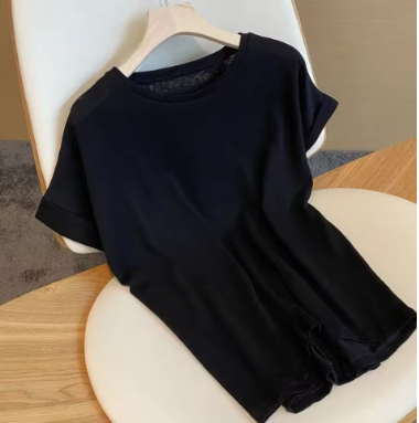 Modernes Minimalistisches Top